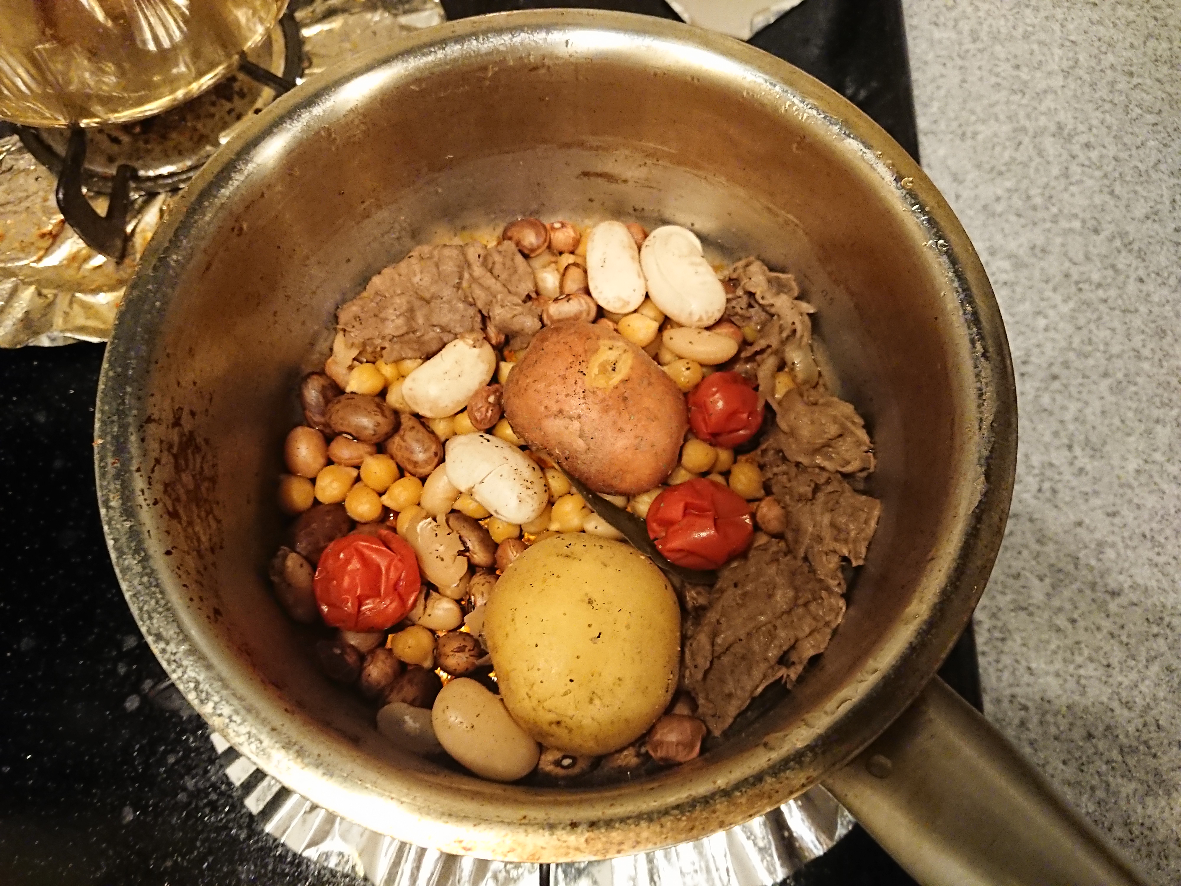 牛肉と豆のトマトじゃが芋煮込み